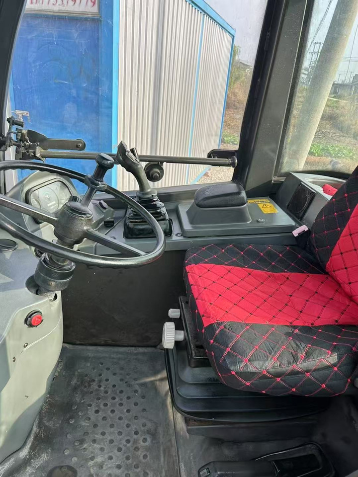 Máy xúc lật bánh lốp Volvo L20F: hình 7 Máy xúc lật bánh lốp Volvo L20F: hình 7