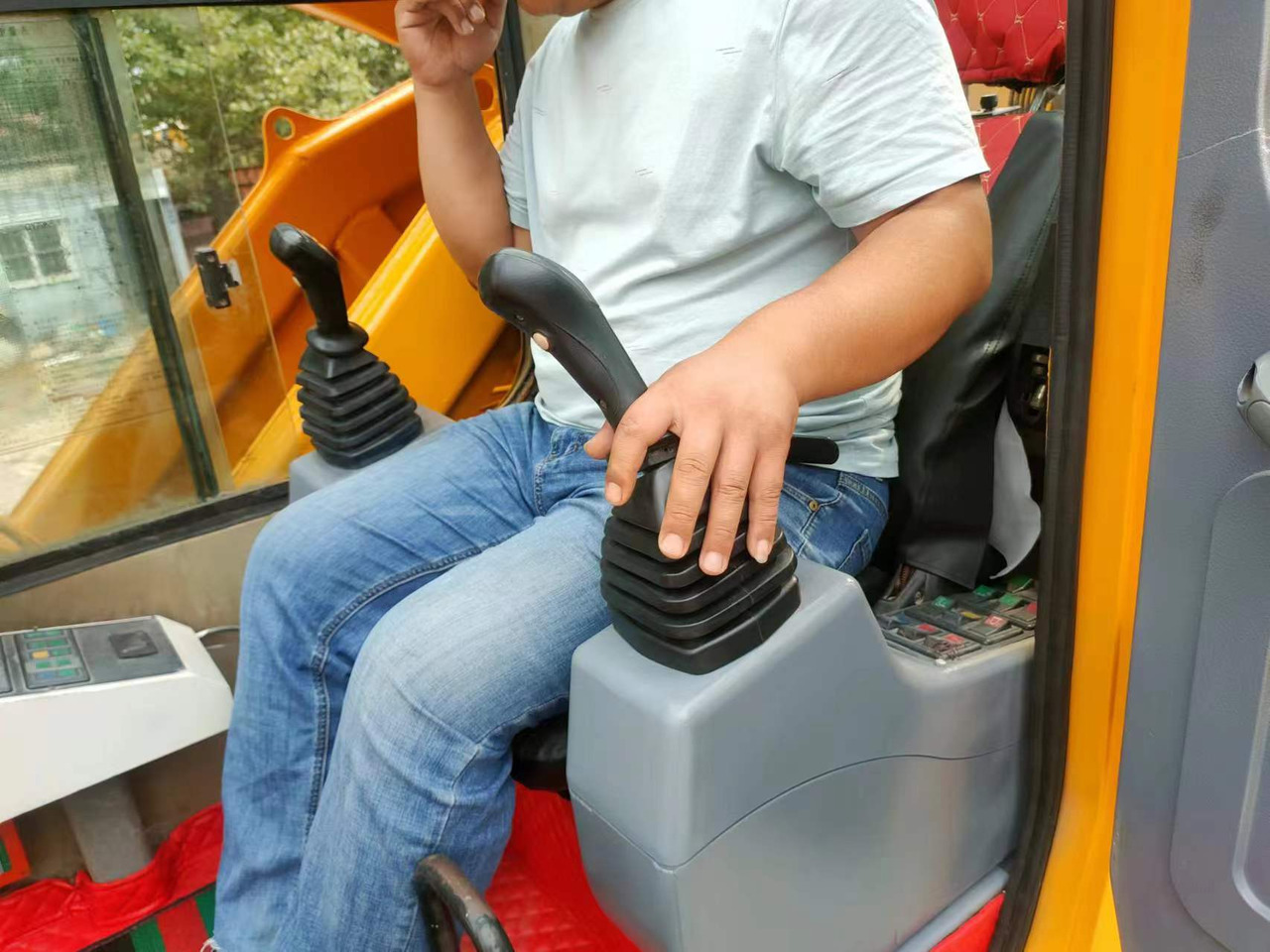 XCMG QY70K - Cẩu bánh lốp: hình 5 XCMG QY70K - Cẩu bánh lốp: hình 5