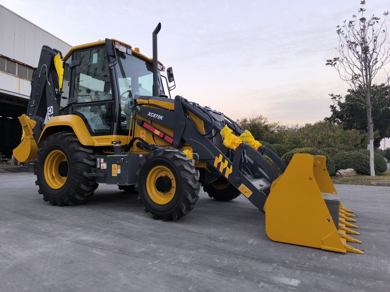 XCMG XC870K New machine - Máy xúc trước múc sau: hình 1 XCMG XC870K New machine - Máy xúc trước múc sau: hình 1