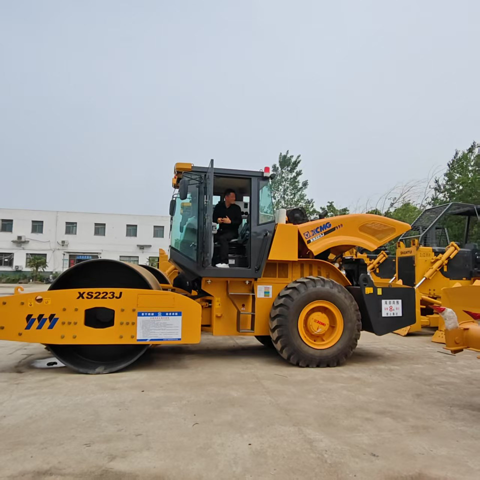 XCMG XS233J - Máy đầm: hình 1 XCMG XS233J - Máy đầm: hình 1