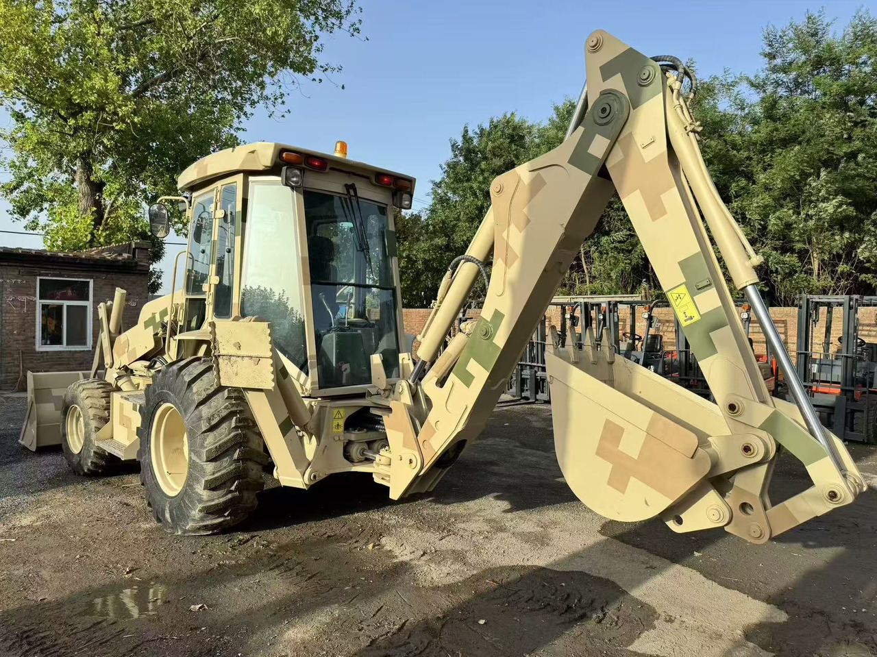 XCMG XT870 - Máy xúc trước múc sau: hình 4 XCMG XT870 - Máy xúc trước múc sau: hình 4