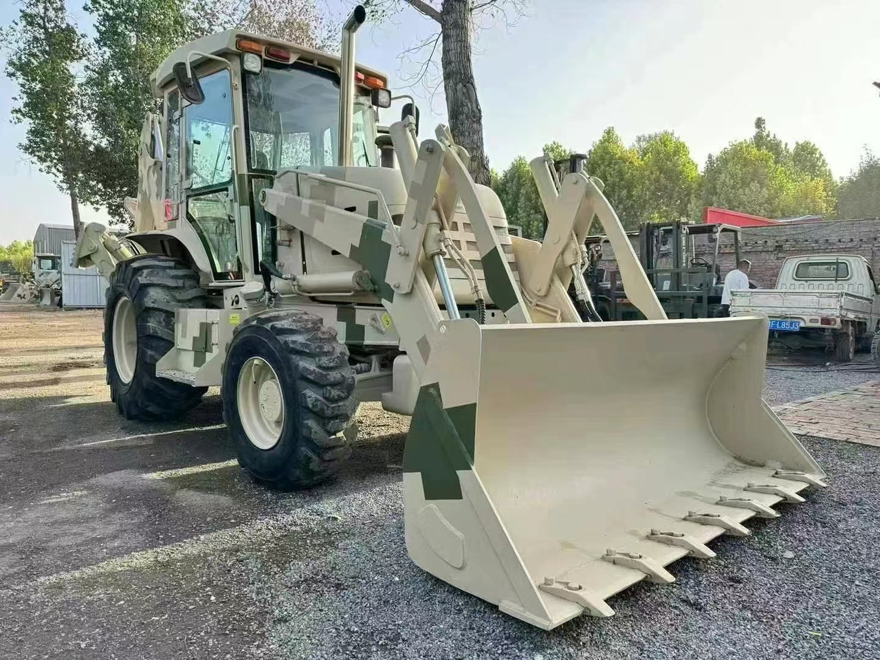 XCMG XT870K - Máy xúc trước múc sau: hình 2 XCMG XT870K - Máy xúc trước múc sau: hình 2