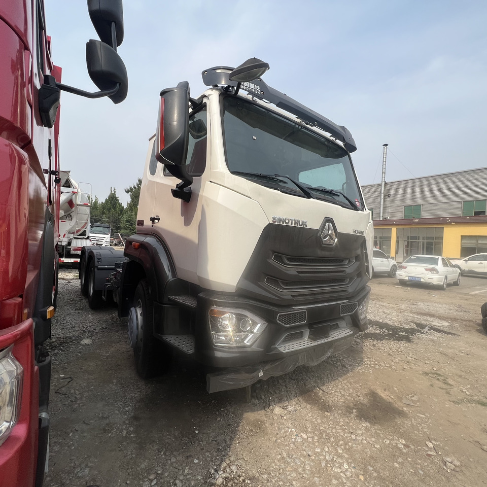 SINOTRUK HOHAN - Xe đầu kéo: hình 2 SINOTRUK HOHAN - Xe đầu kéo: hình 2