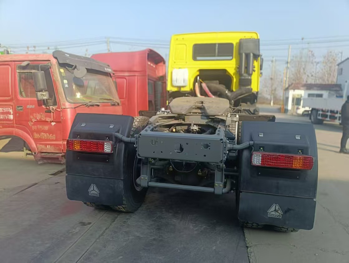 SINOTRUK HOWO 430 - Xe đầu kéo: hình 4 SINOTRUK HOWO 430 - Xe đầu kéo: hình 4