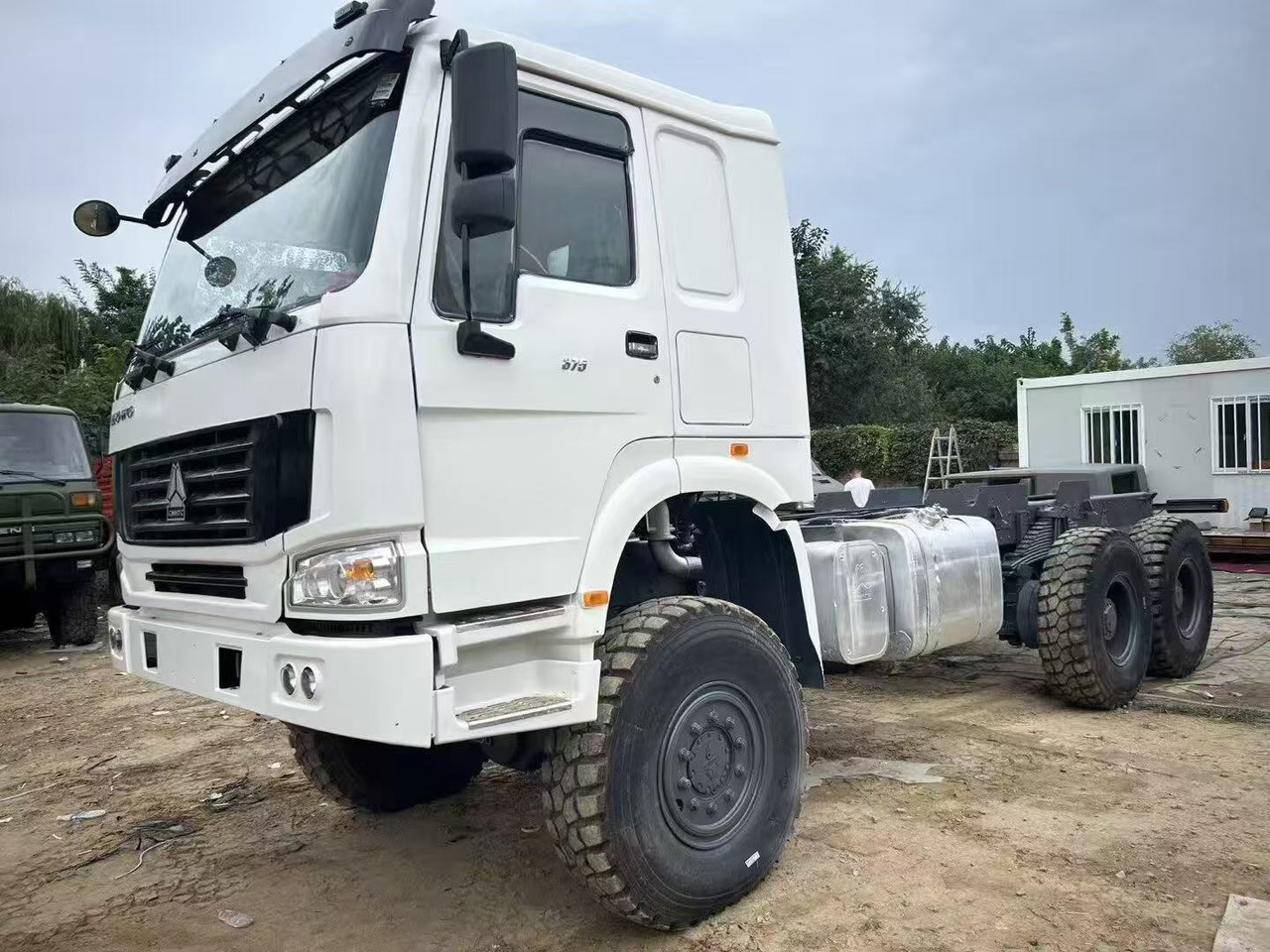SINOTRUK HOWO - Xe đầu kéo: hình 2 SINOTRUK HOWO - Xe đầu kéo: hình 2