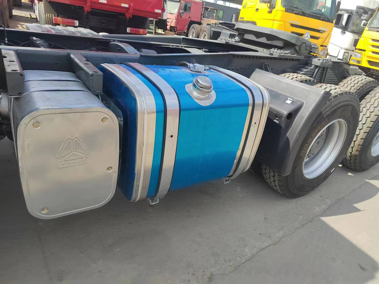 SINOTRUK HOWO trailer head - Xe đầu kéo: hình 5 SINOTRUK HOWO trailer head - Xe đầu kéo: hình 5
