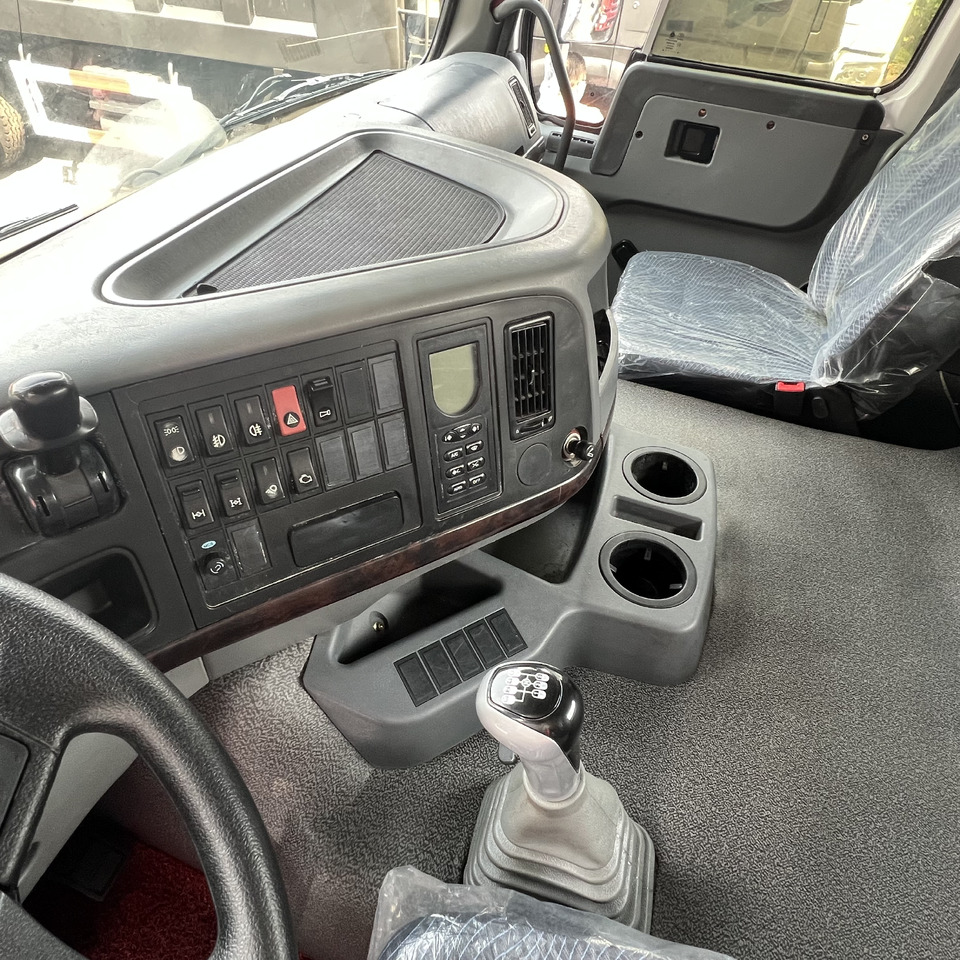 SINOTRUK HOWO tralier head - Xe đầu kéo: hình 4 SINOTRUK HOWO tralier head - Xe đầu kéo: hình 4