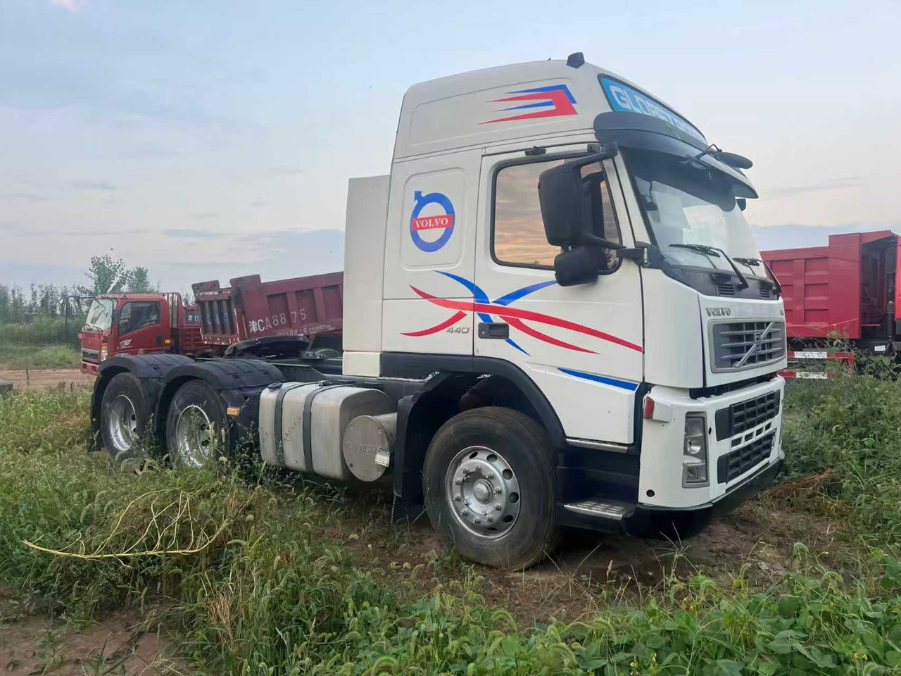 VOLVO FM440 - Xe đầu kéo: hình 2 VOLVO FM440 - Xe đầu kéo: hình 2