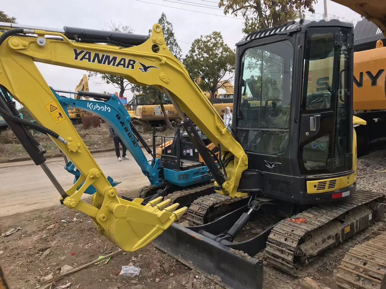 Yanmar VIO30 - Máy xúc mini: hình 2 Yanmar VIO30 - Máy xúc mini: hình 2
