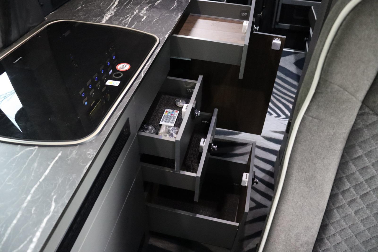 Mercedes-Benz Sprinter - Xe van cắm trại: hình 3 Mercedes-Benz Sprinter - Xe van cắm trại: hình 3