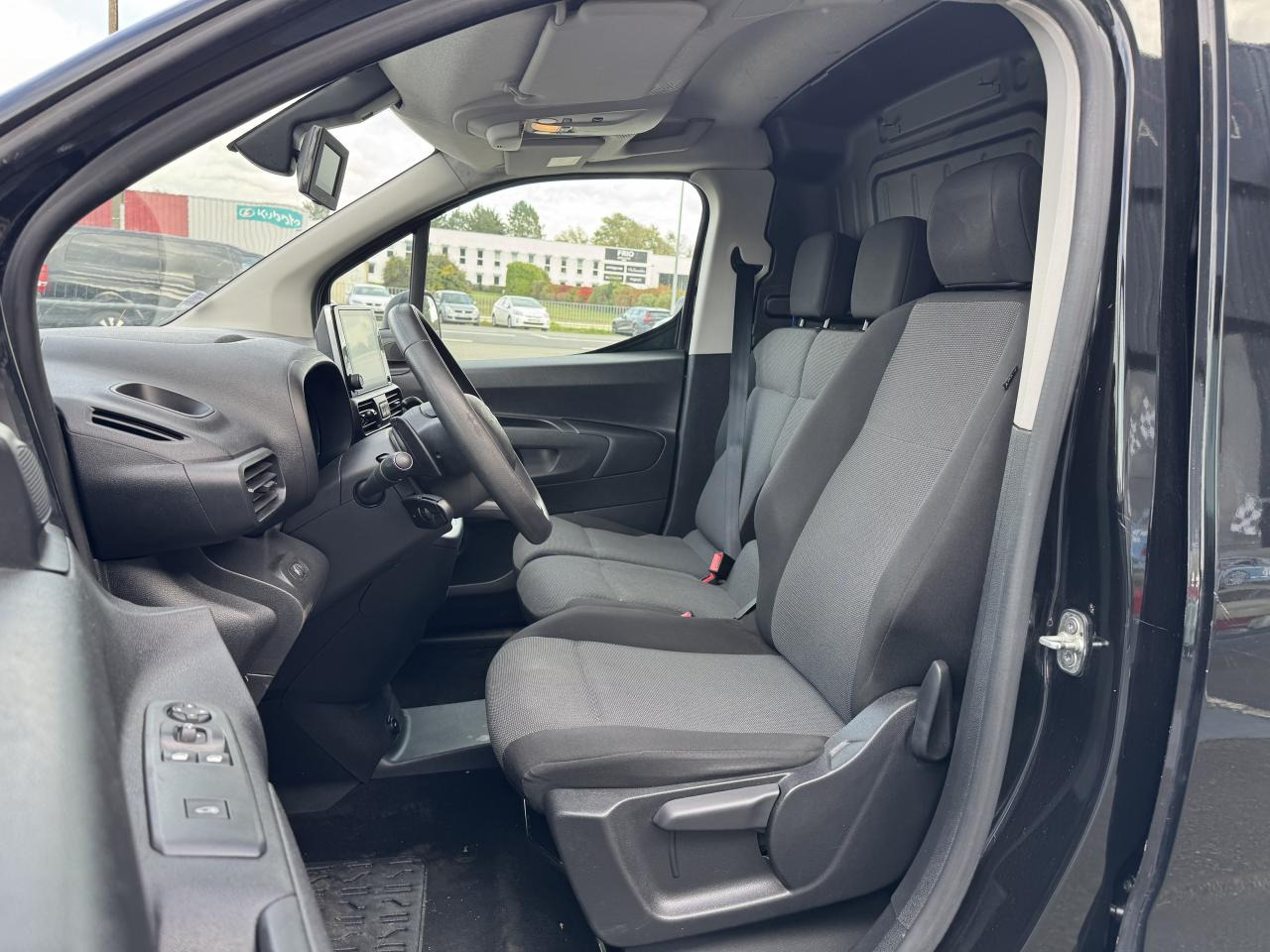 CITROEN Berlingo 1.5 BlueHDi S&S - 130 - BV EAT8 III FOURGON Fourgon M Driver 650 kg PHASE 1 - Xe van chở hàng: hình 4 CITROEN Berlingo 1.5 BlueHDi S&S - 130 - BV EAT8 III FOURGON Fourgon M Driver 650 kg PHASE 1 - Xe van chở hàng: hình 4