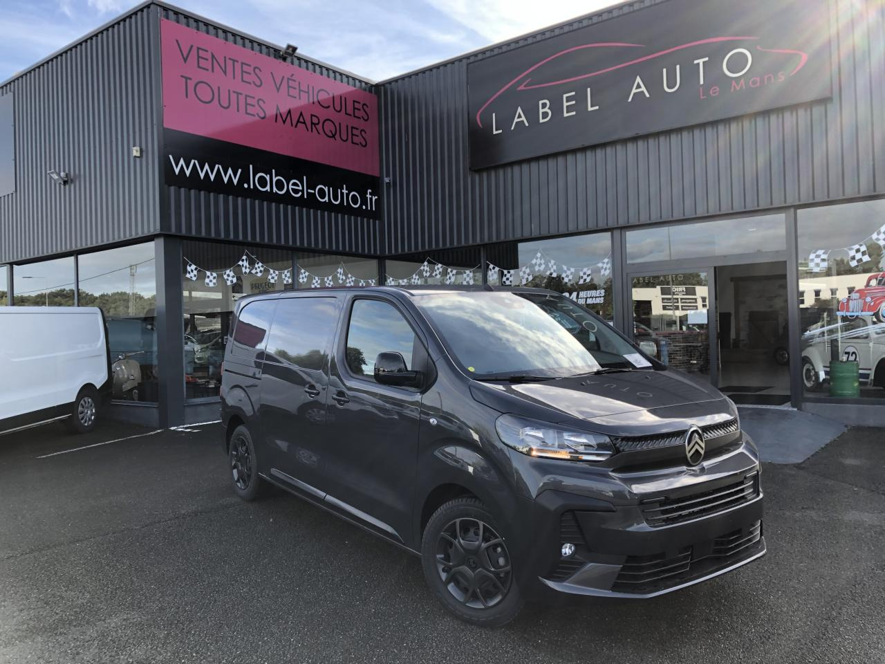 CITROEN Jumpy M 2.0 BlueHDi - 180 S&S - BV EAT8 III FOURGON . PHASE 2 - Xe van chở hàng: hình 1 CITROEN Jumpy M 2.0 BlueHDi - 180 S&S - BV EAT8 III FOURGON . PHASE 2 - Xe van chở hàng: hình 1