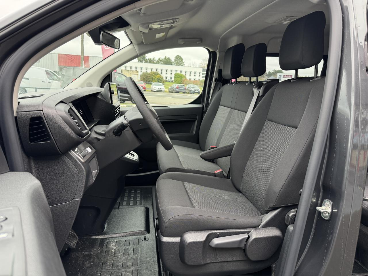 CITROEN Jumpy XL 2.0 BlueHDi - 180 S&S - BV EAT8 III CABINE APPROFONDIE Cabine approfondie Fixe PHASE 2 - Xe van chở hàng: hình 4 CITROEN Jumpy XL 2.0 BlueHDi - 180 S&S - BV EAT8 III CABINE APPROFONDIE Cabine approfondie Fixe PHASE 2 - Xe van chở hàng: hình 4