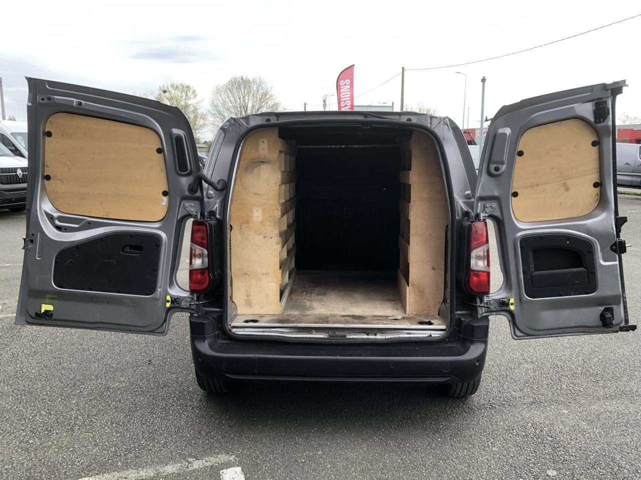 CITROEN berlingo M 1000KG BLUEHDI 130 S&S CLUB EAT8 - Xe van chở hàng: hình 3 CITROEN berlingo M 1000KG BLUEHDI 130 S&S CLUB EAT8 - Xe van chở hàng: hình 3