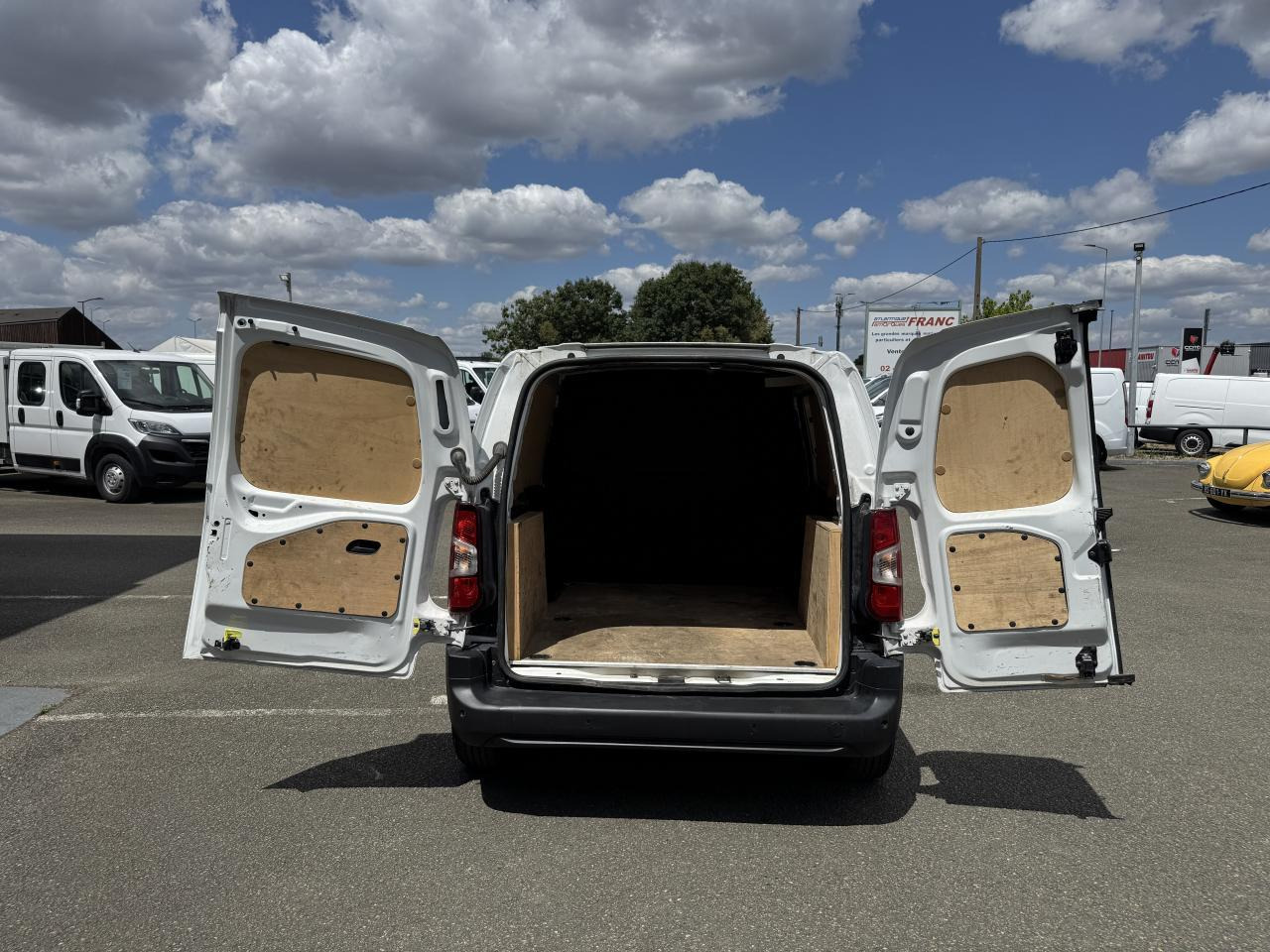 Citroen Berlingo M 650KG BLUEHDI 100 S&S DRIVER BVM5 - Xe van chở hàng: hình 2 Citroen Berlingo M 650KG BLUEHDI 100 S&S DRIVER BVM5 - Xe van chở hàng: hình 2