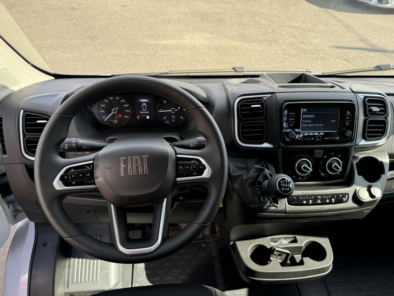 FIAT Ducato Maxi 3.5 XL 2.2 - 140 S&S III PLATEAU CABINE Plateau cabine Maxi 3.5 XL PHASE 4 - Xe tải nhỏ phẳng: hình 5 FIAT Ducato Maxi 3.5 XL 2.2 - 140 S&S III PLATEAU CABINE Plateau cabine Maxi 3.5 XL PHASE 4 - Xe tải nhỏ phẳng: hình 5