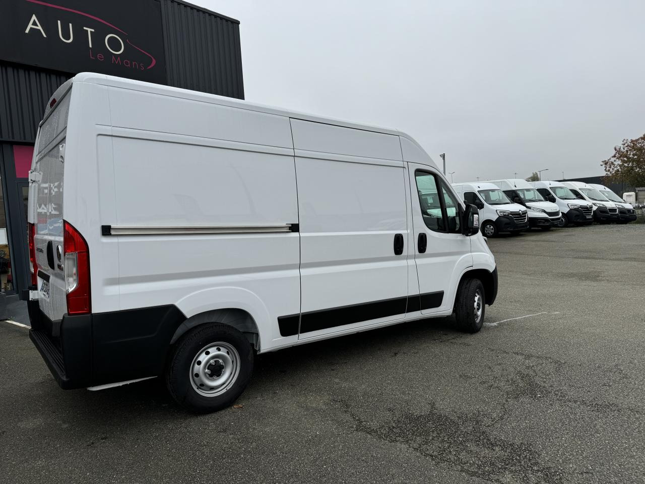 FIAT Ducato Tôlé 3.3 M H2 2.2 - 140 S&S III FOURGON TOLE Fourgon Tôlé 3.3 - Xe van chở hàng: hình 5 FIAT Ducato Tôlé 3.3 M H2 2.2 - 140 S&S III FOURGON TOLE Fourgon Tôlé 3.3 - Xe van chở hàng: hình 5
