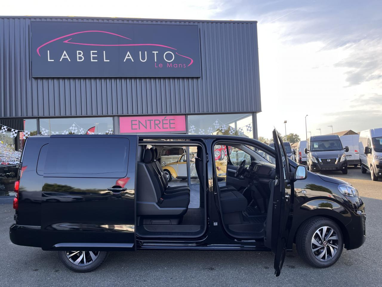 FIAT Scudo XL 2.0 BlueHDi - 180 S&S - BVA Cabine Approfondie 6 PLACES - Xe tải van: hình 3 FIAT Scudo XL 2.0 BlueHDi - 180 S&S - BVA Cabine Approfondie 6 PLACES - Xe tải van: hình 3