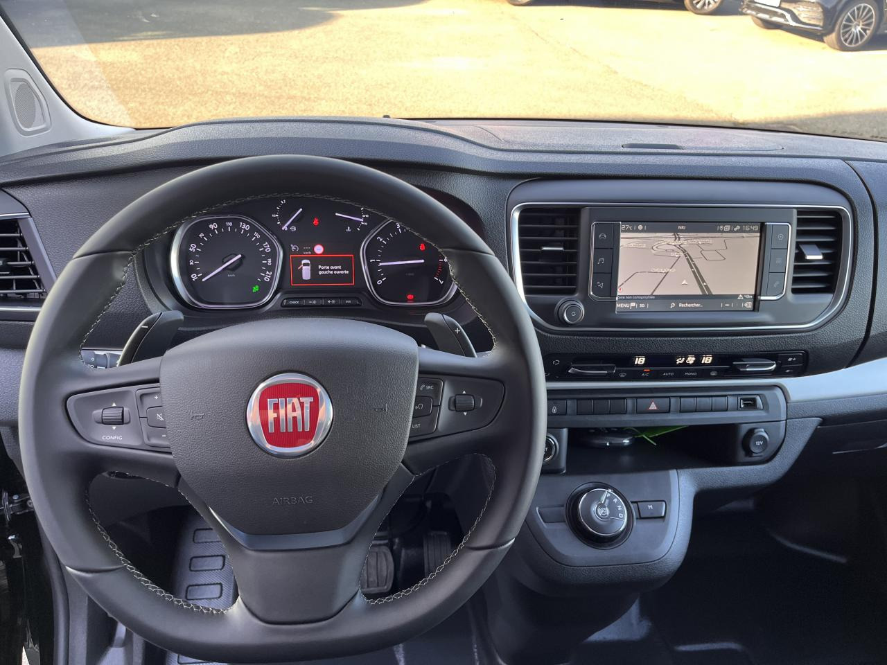 FIAT Scudo XL 2.0 BlueHDi - 180 S&S - BVA Cabine Approfondie 6 PLACES - Xe tải van: hình 4 FIAT Scudo XL 2.0 BlueHDi - 180 S&S - BVA Cabine Approfondie 6 PLACES - Xe tải van: hình 4