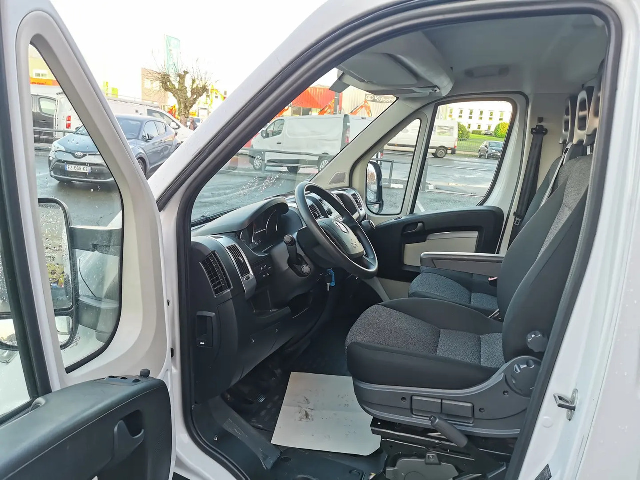 Fiat Ducato 3.5 MAXI L 2.3 MULTIJET 130CH PACK PRO NAV + COFFRE - Xe ben nhỏ: hình 5 Fiat Ducato 3.5 MAXI L 2.3 MULTIJET 130CH PACK PRO NAV + COFFRE - Xe ben nhỏ: hình 5