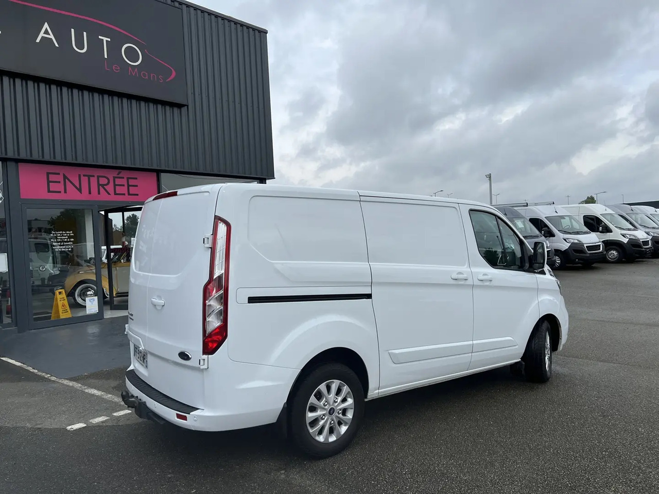 Ford Transit Custom 300 L1H1 2.0 ECOBLUE 130 S&S LIMITED BVA6 - Xe van chở hàng: hình 4 Ford Transit Custom 300 L1H1 2.0 ECOBLUE 130 S&S LIMITED BVA6 - Xe van chở hàng: hình 4