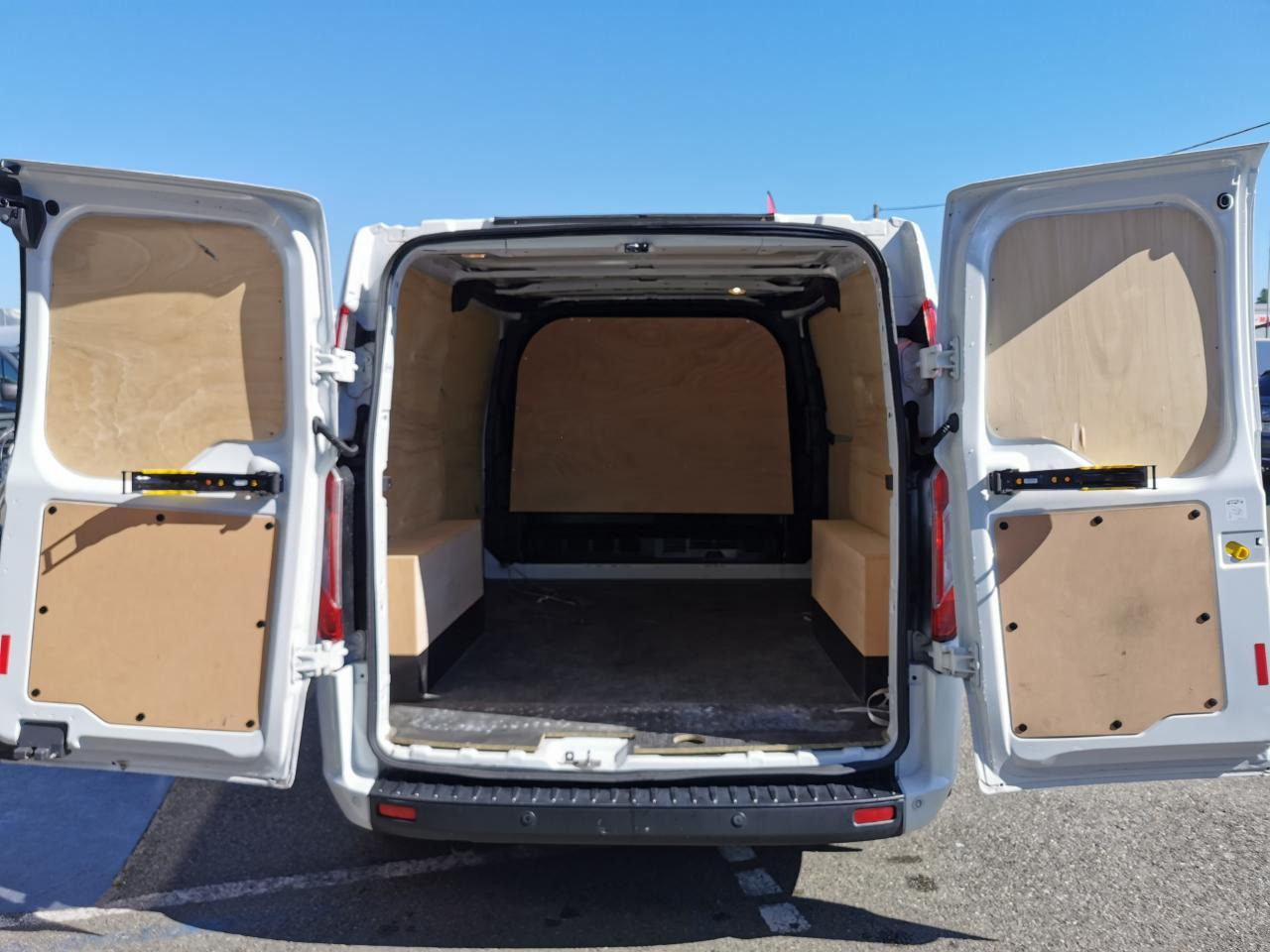 Ford Transit Custom FOURGON 130CH 300 L1H1 Trend Business - Xe van chở hàng: hình 3 Ford Transit Custom FOURGON 130CH 300 L1H1 Trend Business - Xe van chở hàng: hình 3