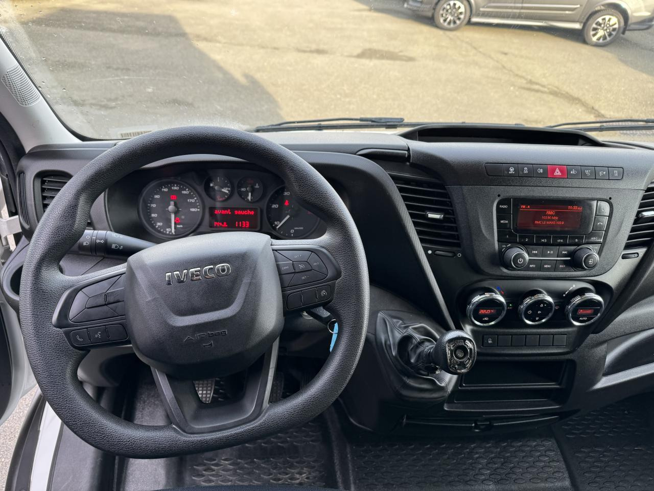 IVECO Daily 35C16 CAISSE HAYON 20M3 RJ 3.0L 160CH - Xe tải nhỏ thùng kín: hình 4 IVECO Daily 35C16 CAISSE HAYON 20M3 RJ 3.0L 160CH - Xe tải nhỏ thùng kín: hình 4