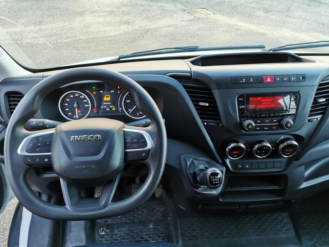 IVECO daily 35C14 BENNE COFFRE DOUBLE CABINE 6 places - Xe ben nhỏ: hình 4 IVECO daily 35C14 BENNE COFFRE DOUBLE CABINE 6 places - Xe ben nhỏ: hình 4