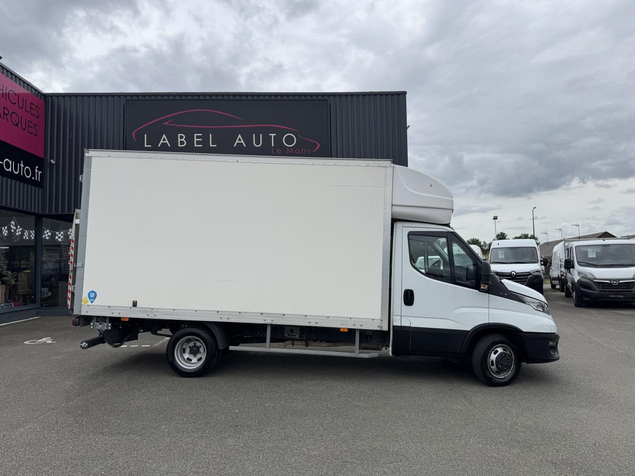 Iveco Daily 35 C 16 CAISSE HAYON 20M3 - Xe tải nhỏ thùng kín: hình 1 Iveco Daily 35 C 16 CAISSE HAYON 20M3 - Xe tải nhỏ thùng kín: hình 1