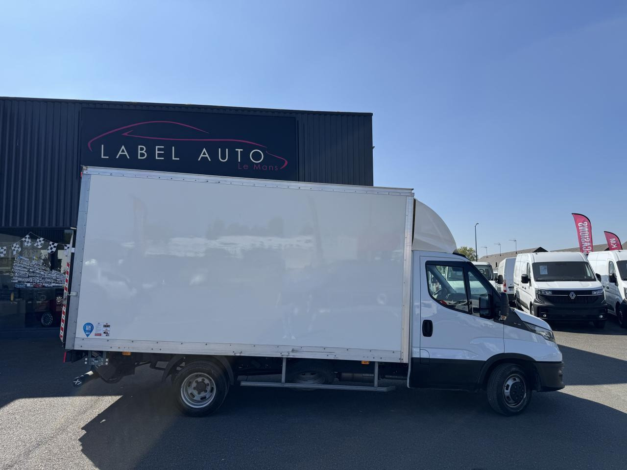 Iveco Daily 35 C 16 CAISSE HAYON 20M3 - Xe tải nhỏ thùng kín: hình 1 Iveco Daily 35 C 16 CAISSE HAYON 20M3 - Xe tải nhỏ thùng kín: hình 1
