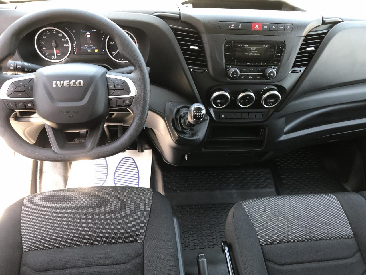Iveco Daily 35 C 16 CAISSE HAYON 20M3 - Xe tải nhỏ thùng kín: hình 4 Iveco Daily 35 C 16 CAISSE HAYON 20M3 - Xe tải nhỏ thùng kín: hình 4