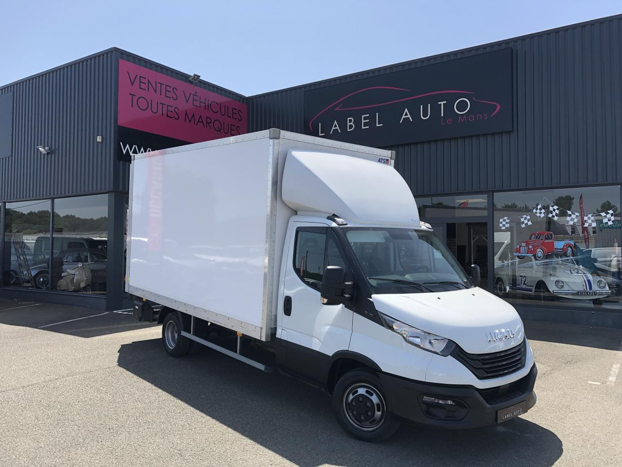 Iveco Daily 35 C 16 CAISSE HAYON 20M3 - Xe tải nhỏ thùng kín: hình 3 Iveco Daily 35 C 16 CAISSE HAYON 20M3 - Xe tải nhỏ thùng kín: hình 3