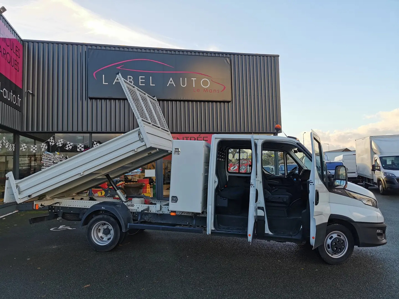 Iveco Daily 35C14 EMPATTEMENT 3750 - Xe ben nhỏ: hình 1 Iveco Daily 35C14 EMPATTEMENT 3750 - Xe ben nhỏ: hình 1