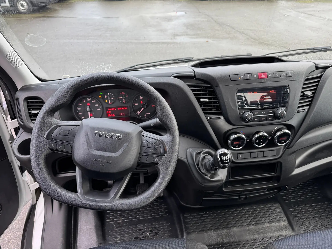 Iveco Daily 35S16 EMPATTEMENT 4100 - Xe tải kéo: hình 3 Iveco Daily 35S16 EMPATTEMENT 4100 - Xe tải kéo: hình 3