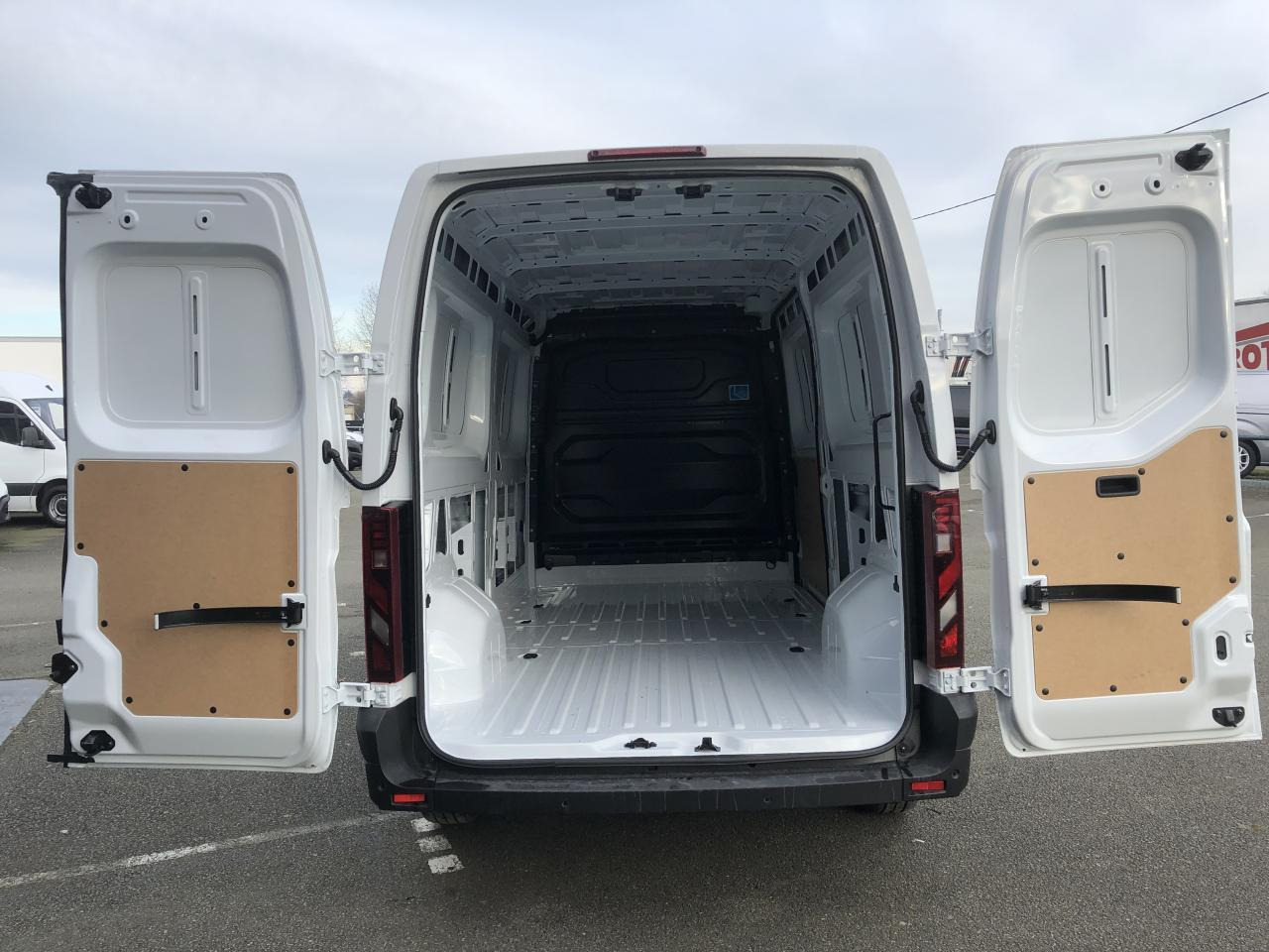 Nissan Interstar L3H2 3T5 2.0 DCI 150CH EURO6E N-CONNECTA GARANTIE 5 ANS ! - Xe van chở hàng: hình 2 Nissan Interstar L3H2 3T5 2.0 DCI 150CH EURO6E N-CONNECTA GARANTIE 5 ANS ! - Xe van chở hàng: hình 2