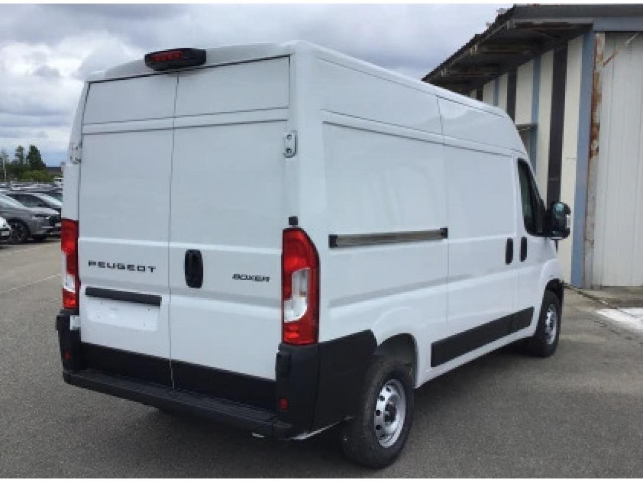PEUGEOT Boxer 3.3t L2H2 2.2 HDi S&S - 140 III FOURGON TOLE Fourgon Tolé 333 L2H2 PHASE 3 - Xe van chở hàng: hình 4 PEUGEOT Boxer 3.3t L2H2 2.2 HDi S&S - 140 III FOURGON TOLE Fourgon Tolé 333 L2H2 PHASE 3 - Xe van chở hàng: hình 4