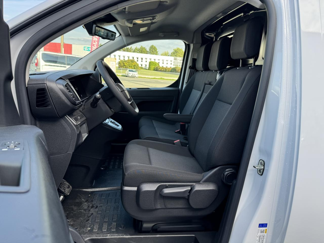 PEUGEOT Expert M 2.0 BlueHDi - 145 S&S - BV EAT8 III FOURGON Fourgon PHASE 2 - Xe van chở hàng: hình 5 PEUGEOT Expert M 2.0 BlueHDi - 145 S&S - BV EAT8 III FOURGON Fourgon PHASE 2 - Xe van chở hàng: hình 5