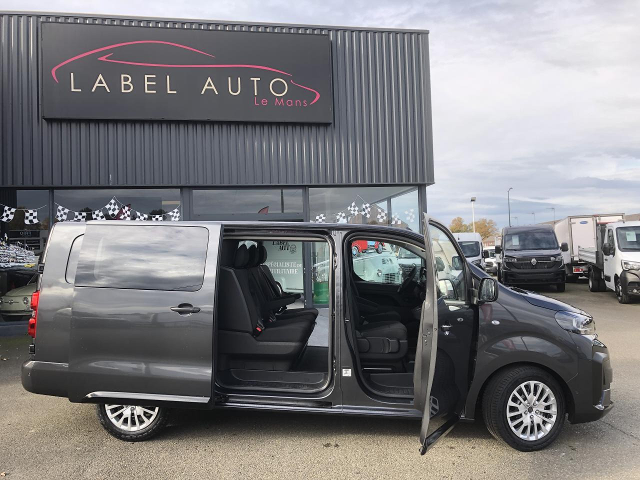 PEUGEOT Expert XL 2.0 BlueHDi - 180 S&S - BV EAT8 III CABINE APPROFONDIE Fourgon Cabine approfondie Fix - Xe van chở hàng: hình 3 PEUGEOT Expert XL 2.0 BlueHDi - 180 S&S - BV EAT8 III CABINE APPROFONDIE Fourgon Cabine approfondie Fix - Xe van chở hàng: hình 3