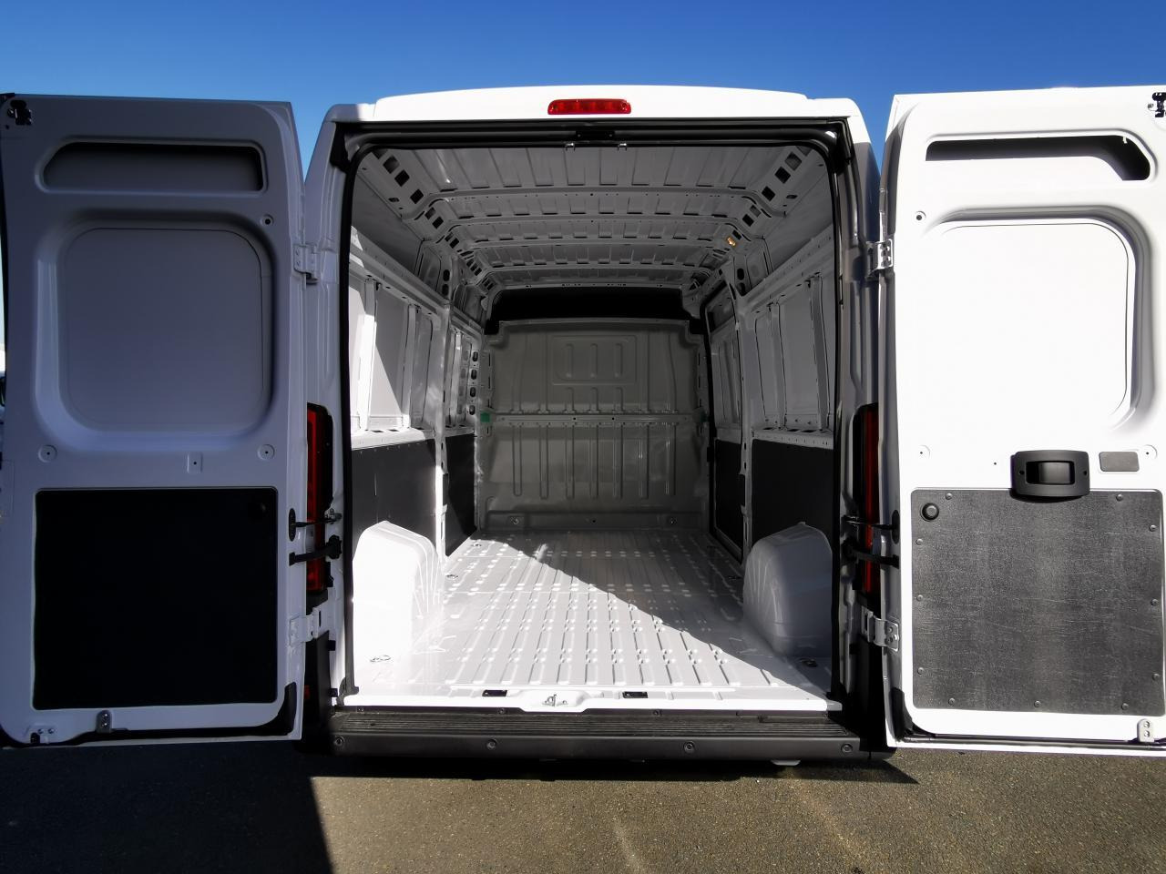 Peugeot Boxer 3.5t L2H2 2.2 HDi 140CH - Xe van chở hàng: hình 3 Peugeot Boxer 3.5t L2H2 2.2 HDi 140CH - Xe van chở hàng: hình 3