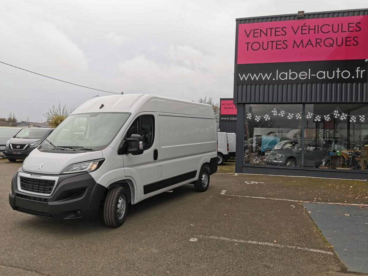 Peugeot Boxer 3.5t L2H2 2.2 HDi S&S Maxi - 140 III FOURGON TOLE Fourgon Tolé 435 L2H2 PHASE 3 - Xe van chở hàng: hình 5 Peugeot Boxer 3.5t L2H2 2.2 HDi S&S Maxi - 140 III FOURGON TOLE Fourgon Tolé 435 L2H2 PHASE 3 - Xe van chở hàng: hình 5