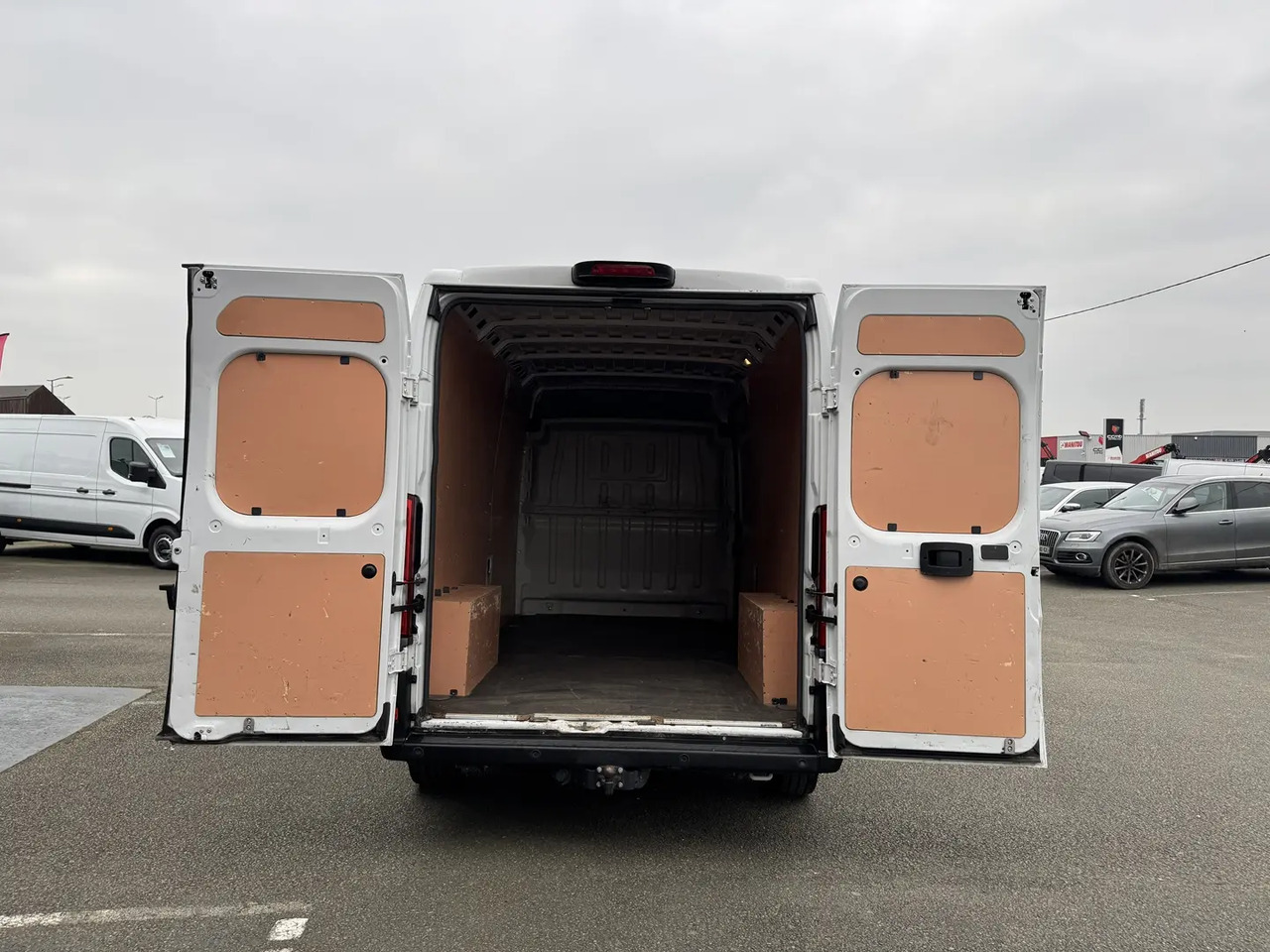 Peugeot Boxer 333 L3H2 2.2 BLUEHDI S&S 140CH ASPHALT - Xe van chở hàng: hình 2 Peugeot Boxer 333 L3H2 2.2 BLUEHDI S&S 140CH ASPHALT - Xe van chở hàng: hình 2