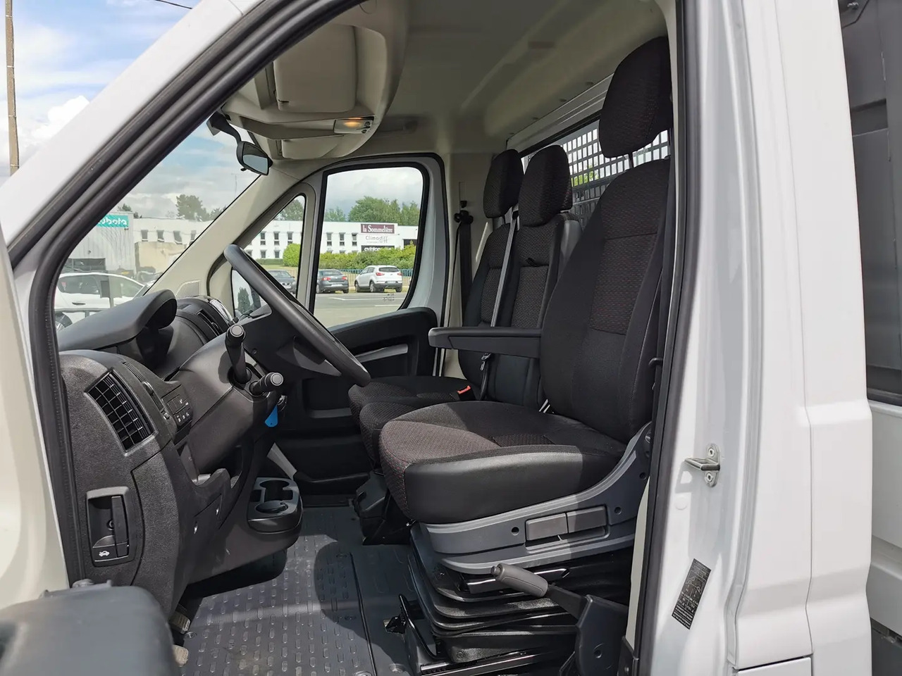 Peugeot Boxer 435 L4 2.2 BLUEHDI 140 S&S PREMIUM - Xe tải nhỏ phẳng: hình 5 Peugeot Boxer 435 L4 2.2 BLUEHDI 140 S&S PREMIUM - Xe tải nhỏ phẳng: hình 5