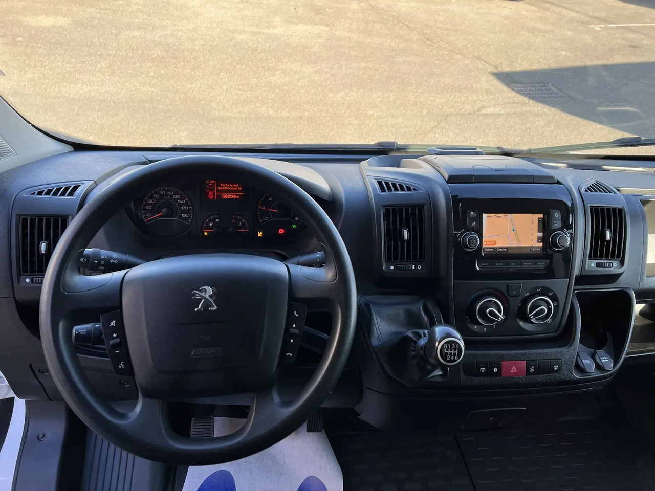Peugeot Boxer 435 L4H2 2.2 BLUEHDI S&S 140CH ASPHALT - Xe van chở hàng: hình 4 Peugeot Boxer 435 L4H2 2.2 BLUEHDI S&S 140CH ASPHALT - Xe van chở hàng: hình 4