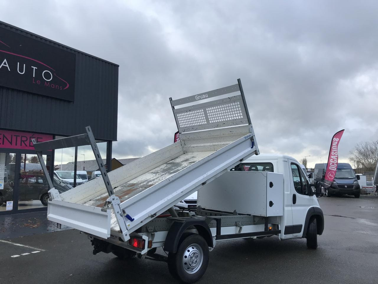 Peugeot Boxer ASPHALT 335 L3 2.2 BlueHDi S&S - 165 III CHASSIS CABINE BENNE COFFRE - Xe ben nhỏ: hình 5 Peugeot Boxer ASPHALT 335 L3 2.2 BlueHDi S&S - 165 III CHASSIS CABINE BENNE COFFRE - Xe ben nhỏ: hình 5