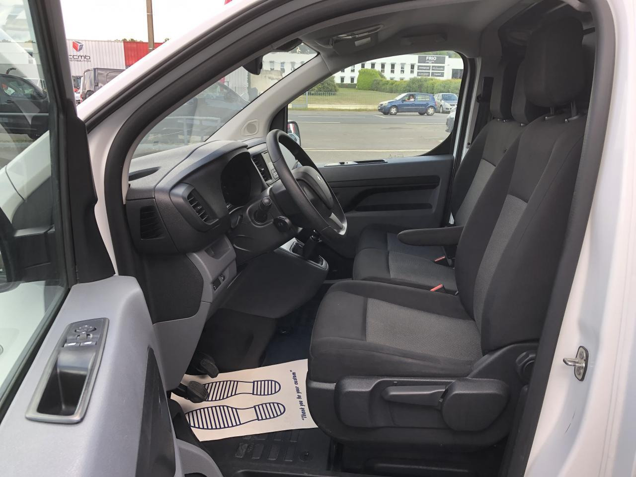 Peugeot Expert LONG 2.0 BLUEHDI 145CH S&S PREMIUM - Xe van chở hàng: hình 4 Peugeot Expert LONG 2.0 BLUEHDI 145CH S&S PREMIUM - Xe van chở hàng: hình 4
