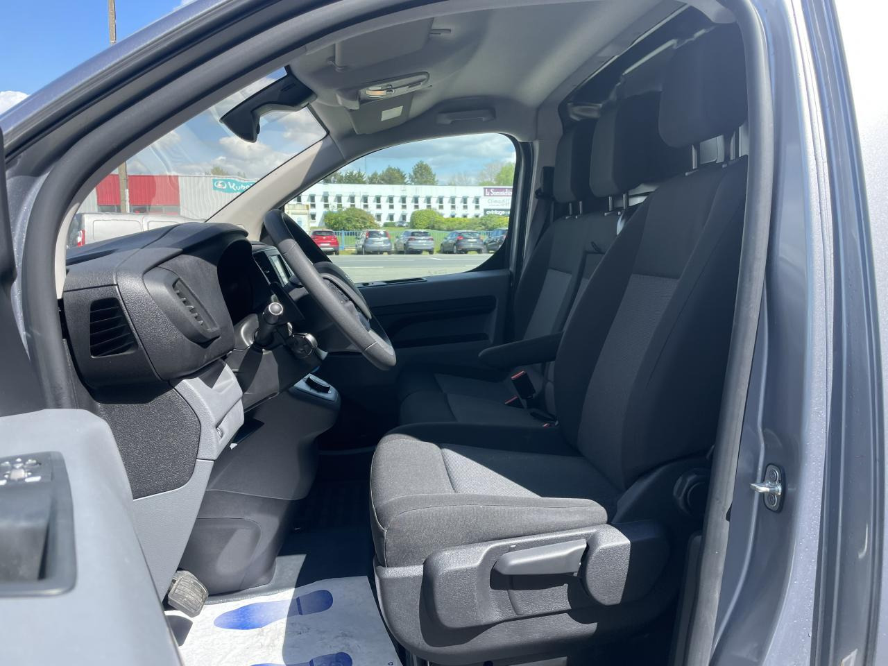 Peugeot Expert Standard 2.0 BlueHDI -180CH EAT8 ASPHALT - Xe van chở hàng: hình 5 Peugeot Expert Standard 2.0 BlueHDI -180CH EAT8 ASPHALT - Xe van chở hàng: hình 5