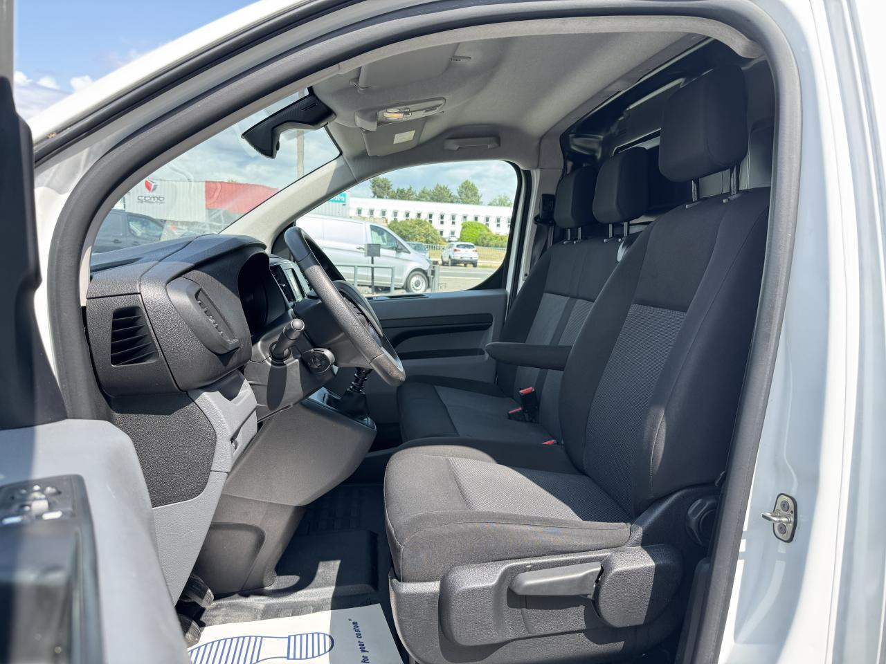 Peugeot Expert XL 2.0 BLUEHDI 145CH S&S PACK ASPHALT - Xe van chở hàng: hình 4 Peugeot Expert XL 2.0 BLUEHDI 145CH S&S PACK ASPHALT - Xe van chở hàng: hình 4
