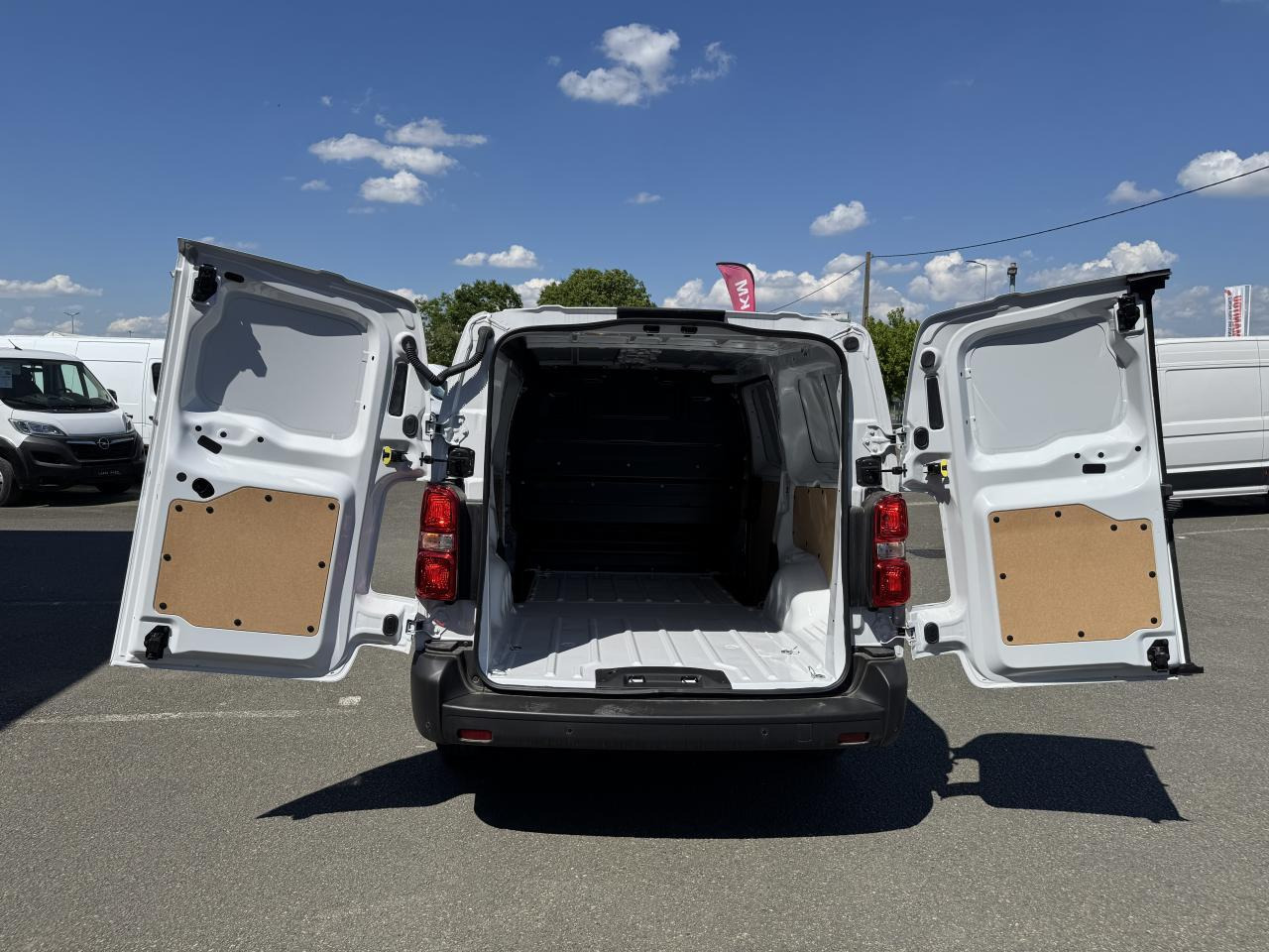 Peugeot Expert XL 2.0 BlueHDi - 145 III FOURGON Fourgon PHASE 2 - Xe van chở hàng: hình 3 Peugeot Expert XL 2.0 BlueHDi - 145 III FOURGON Fourgon PHASE 2 - Xe van chở hàng: hình 3