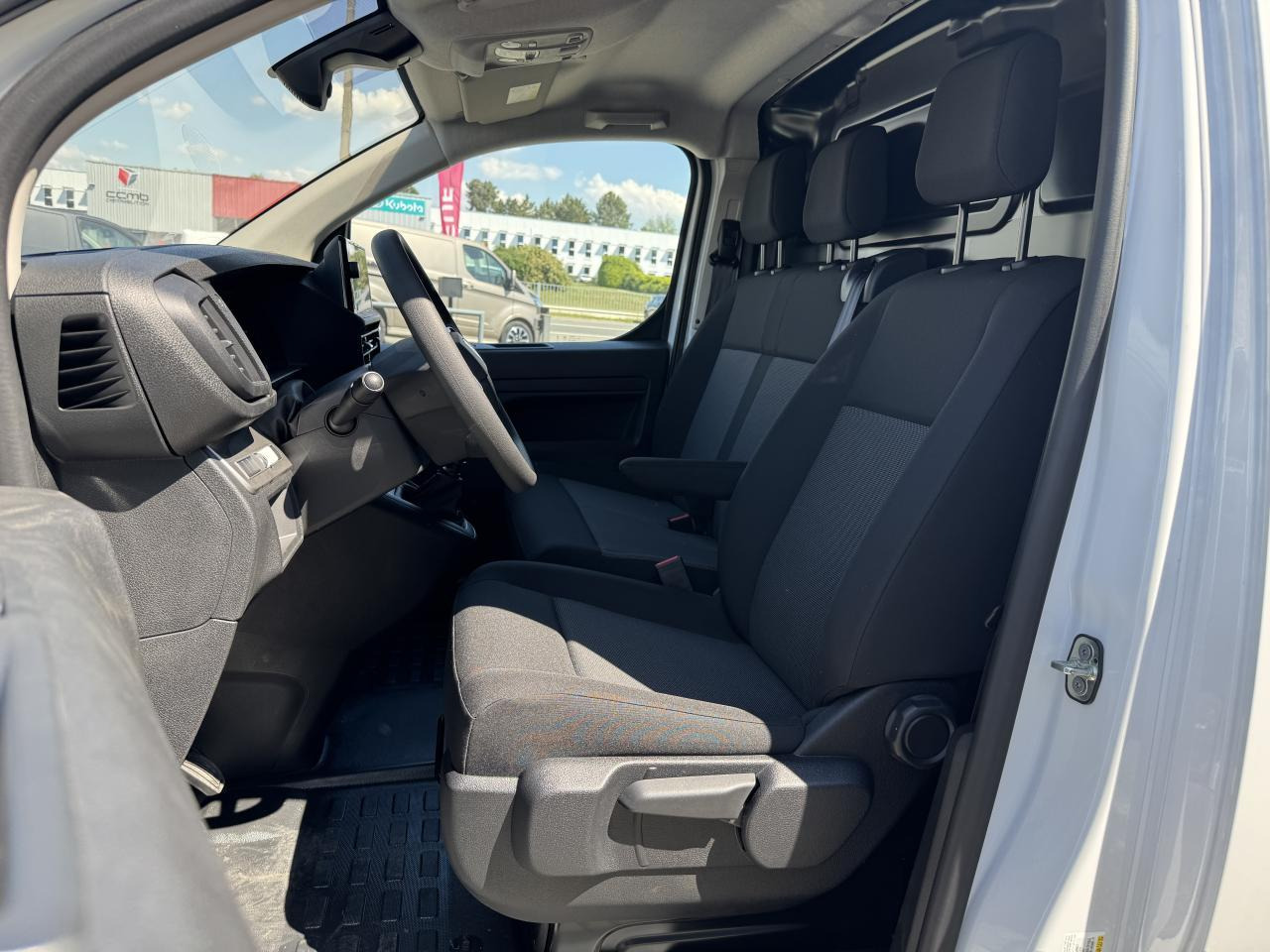 Peugeot Expert XL 2.0 BlueHDi - 145 III FOURGON Fourgon PHASE 2 - Xe van chở hàng: hình 5 Peugeot Expert XL 2.0 BlueHDi - 145 III FOURGON Fourgon PHASE 2 - Xe van chở hàng: hình 5