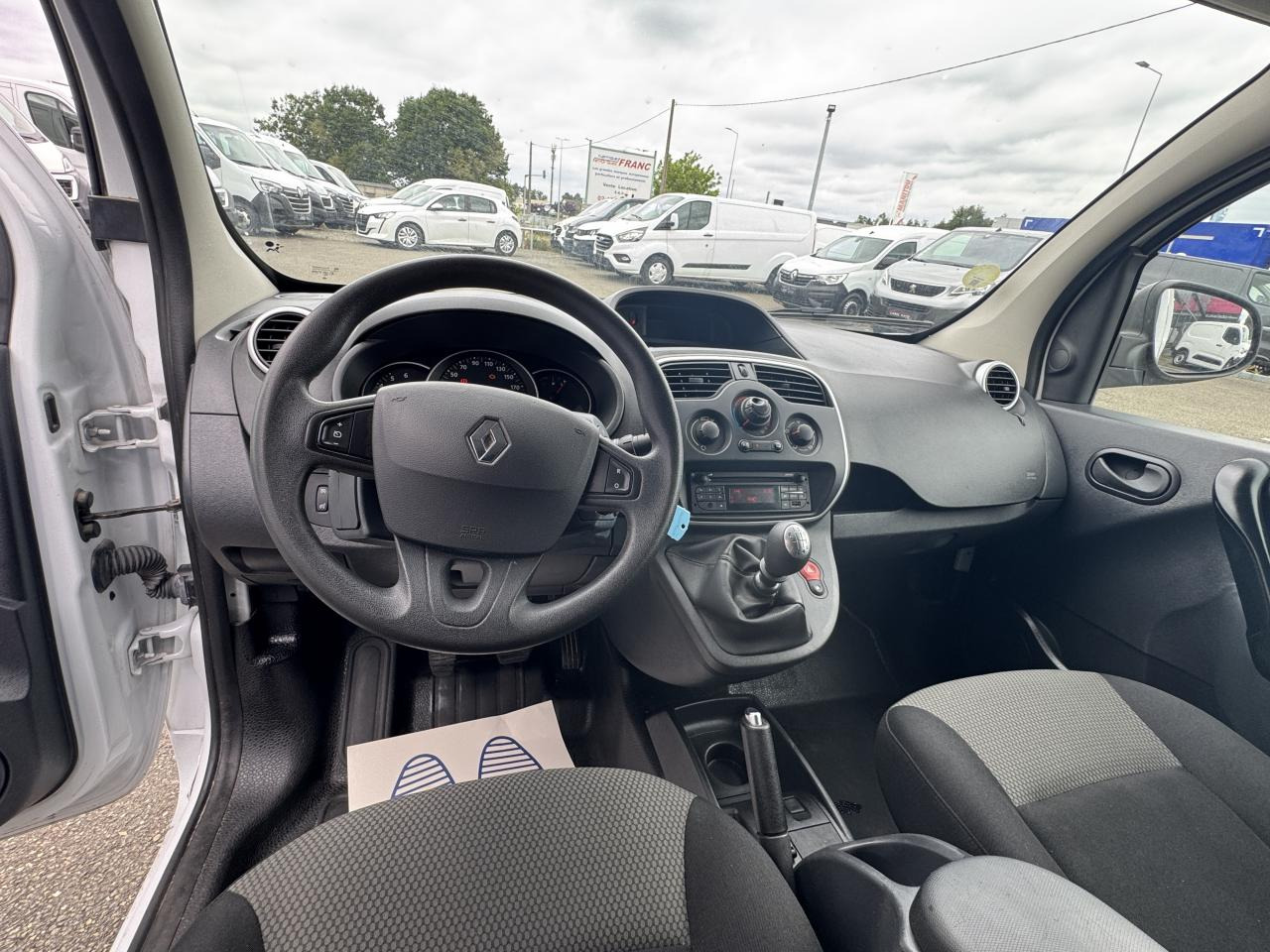RENAULT KANGOO 1.5 DCI 80CH CONFORT - Xe van chở hàng: hình 4 RENAULT KANGOO 1.5 DCI 80CH CONFORT - Xe van chở hàng: hình 4